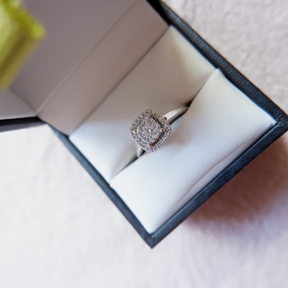 SPENCE 0.22 DIAMOND PROMISE/ENGAGEMENT RING - Picture 3 of 9